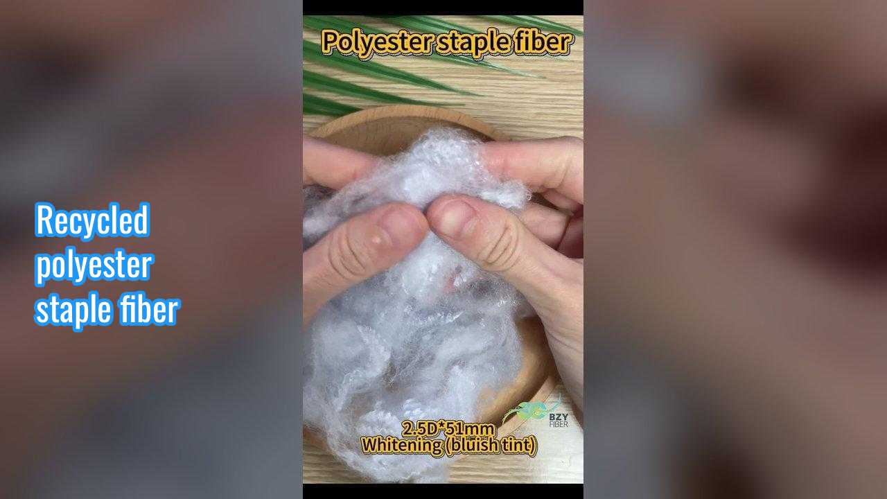 Dobra cena. Włókno poliestrowe z recyklingu cięte 2.5D Wybielanie (niebieskawy odcień) Nadaje się do produkcji przędzy Wysokiej jakości surowce w Internecie