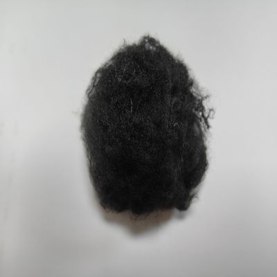 Dobra cena. Włókno poliestrowe typu staple z recyklingu, odprowadzające wilgoć, 1.4D 38mm, czarne, z lepszym karbem w Internecie