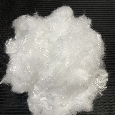 Dobra cena. 1.67D×38mm Włókno cięte o trójkątnym profilu Premium z doskonałym połyskiem do przędzy i tkanin w Internecie